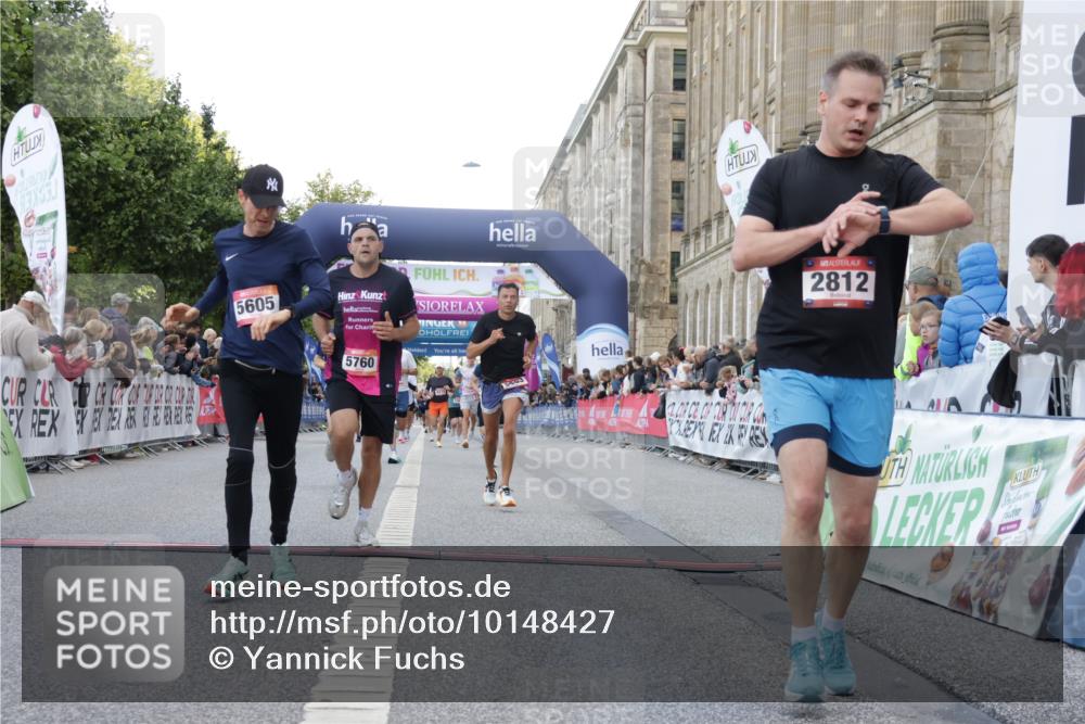 06.09.2026 - CURREX Alsterlauf Yannick Fuchs http://msf.ph/oto/10148427 06.09.2026 09:49:30 Ziel 2112, 2812, 3033, 3246, 4722, 4896, 4999, 5605, 5760, 6105, 6123, 6181, 6240, 8073 meine-sportfotos.de
