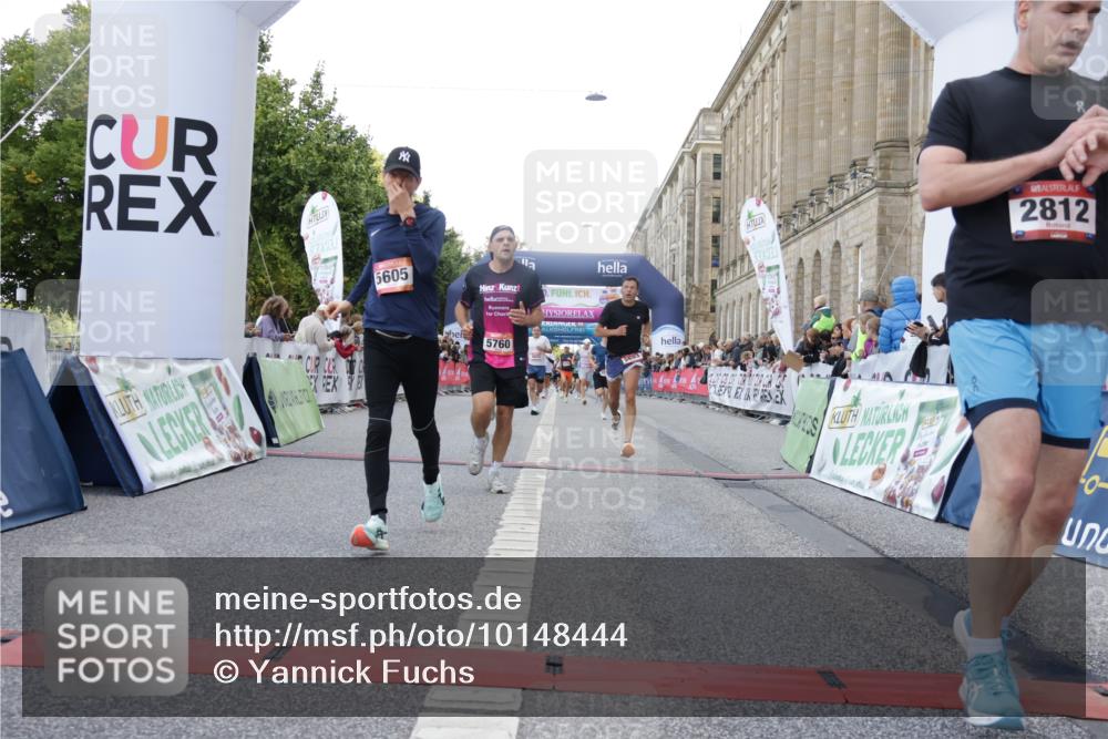 06.09.2026 - CURREX Alsterlauf Yannick Fuchs http://msf.ph/oto/10148444 06.09.2026 09:49:31 Ziel 2112, 2373, 2812, 3033, 3246, 3876, 4275, 4896, 4999, 5605, 5760, 6105, 6123, 6181, 6240, 8073 meine-sportfotos.de