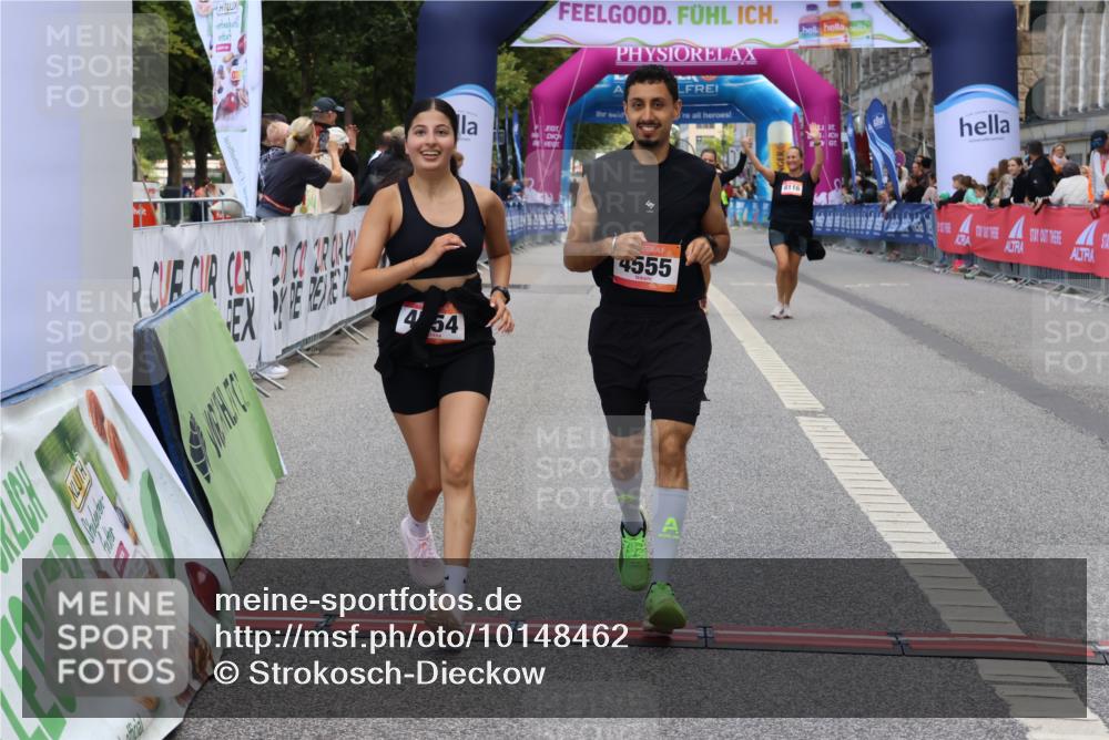 06.09.2026 - CURREX Alsterlauf Strokosch-Dieckow http://msf.ph/oto/10148462 06.09.2026 10:29:12 Ziel 4554, 4555 meine-sportfotos.de