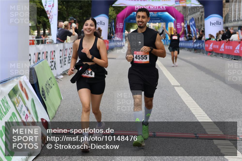 06.09.2026 - CURREX Alsterlauf Strokosch-Dieckow http://msf.ph/oto/10148476 06.09.2026 10:29:12 Ziel 4554, 4555 meine-sportfotos.de