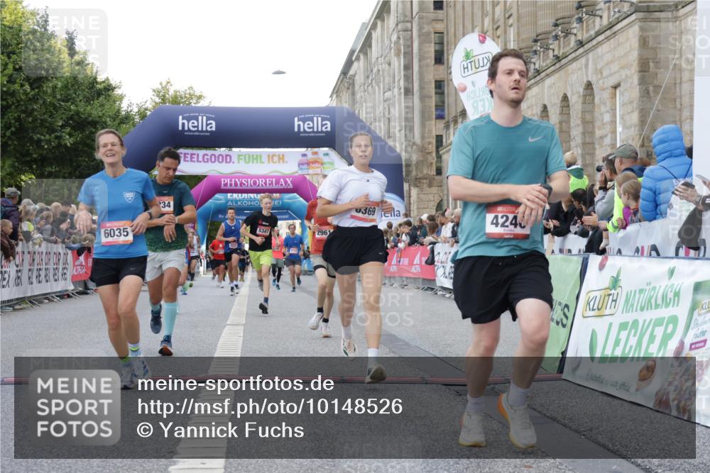 06.09.2026 - CURREX Alsterlauf Yannick Fuchs http://msf.ph/oto/10148526 06.09.2026 09:49:39 Ziel 2112, 2373, 2577, 2961, 3223, 3876, 4240, 4275, 4896, 5175, 5347, 6035, 6358, 6369, 8073, 8234 meine-sportfotos.de