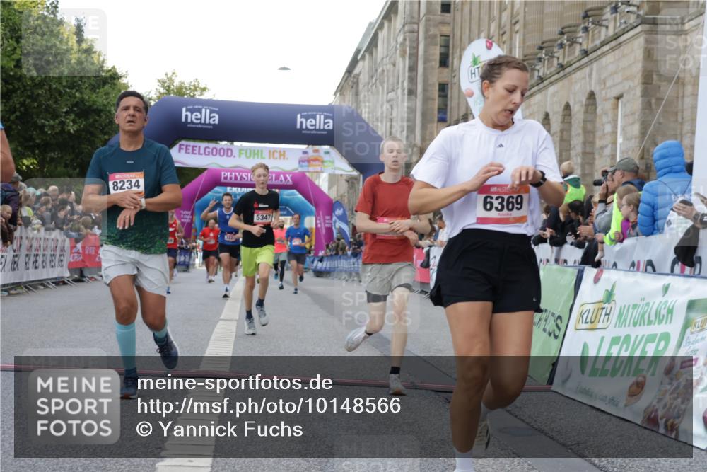 06.09.2026 - CURREX Alsterlauf Yannick Fuchs http://msf.ph/oto/10148566 06.09.2026 09:49:40 Ziel 2373, 2577, 2961, 3223, 3876, 4240, 4275, 4896, 5175, 5347, 6035, 6358, 6369, 8073, 8234 meine-sportfotos.de
