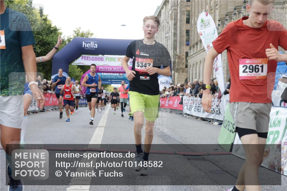 06.09.2026 - CURREX Alsterlauf Yannick Fuchs http://msf.ph/oto/10148582 06.09.2026 09:49:42 Ziel 2180, 2373, 2577, 2609, 2870, 2961, 3223, 3876, 4112, 4240, 4275, 5175, 5347, 5902, 6035, 6358, 6369, 8073, 8234 meine-sportfotos.de