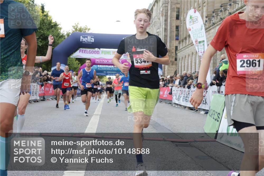 06.09.2026 - CURREX Alsterlauf Yannick Fuchs http://msf.ph/oto/10148588 06.09.2026 09:49:42 Ziel 2180, 2373, 2577, 2609, 2870, 2961, 3223, 3876, 4112, 4240, 4275, 5175, 5347, 5902, 6035, 6358, 6369, 8073, 8234 meine-sportfotos.de