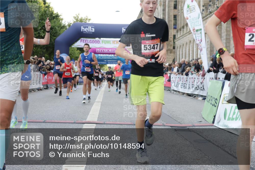 06.09.2026 - CURREX Alsterlauf Yannick Fuchs http://msf.ph/oto/10148594 06.09.2026 09:49:42 Ziel 2180, 2373, 2577, 2609, 2870, 2961, 3223, 3876, 4112, 4240, 4275, 5175, 5347, 5902, 6035, 6358, 6369, 8073, 8234 meine-sportfotos.de