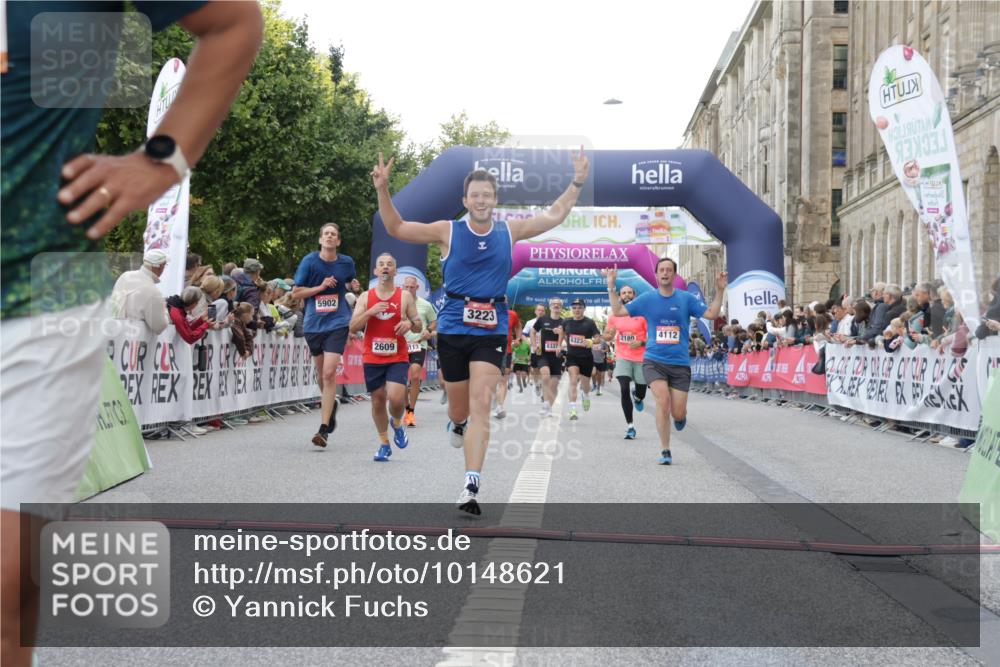 06.09.2026 - CURREX Alsterlauf Yannick Fuchs http://msf.ph/oto/10148621 06.09.2026 09:49:44 Ziel 2180, 2577, 2609, 2870, 2961, 3063, 3113, 3223, 4112, 4212, 4240, 5175, 5347, 5902, 6035, 6323, 6358, 6369, 8234, 8337 meine-sportfotos.de