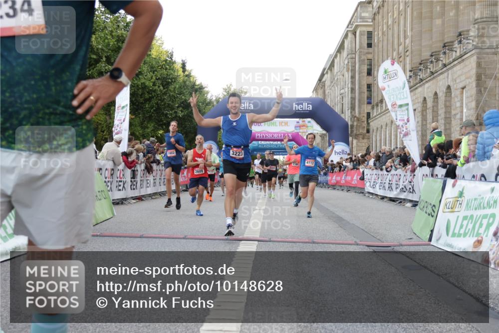 06.09.2026 - CURREX Alsterlauf Yannick Fuchs http://msf.ph/oto/10148628 06.09.2026 09:49:44 Ziel 2180, 2577, 2609, 2870, 2961, 3063, 3113, 3223, 4112, 4212, 4240, 5175, 5347, 5902, 6035, 6323, 6358, 6369, 8234, 8337 meine-sportfotos.de