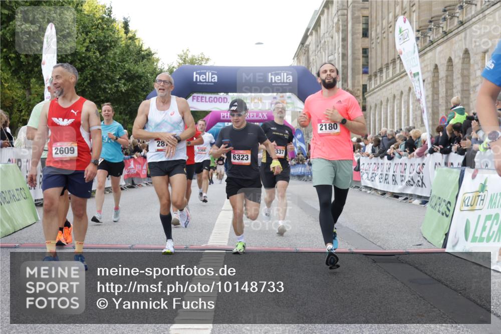 06.09.2026 - CURREX Alsterlauf Yannick Fuchs http://msf.ph/oto/10148733 06.09.2026 09:49:47 Ziel 2180, 2609, 2870, 2961, 3063, 3113, 3223, 3368, 4112, 4212, 5175, 5347, 5902, 6323, 8234, 8337 meine-sportfotos.de