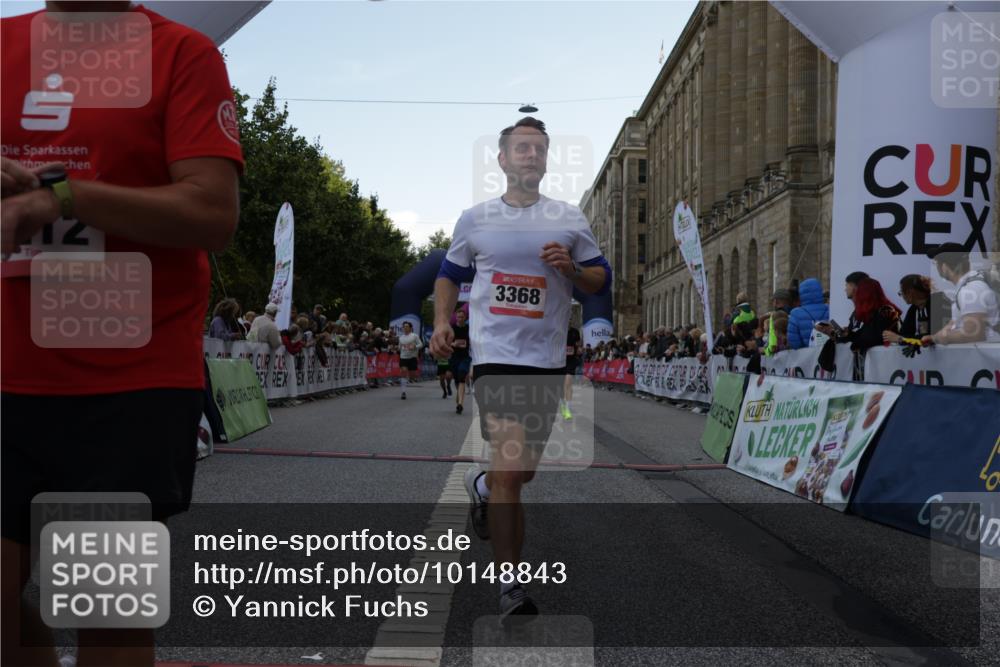06.09.2026 - CURREX Alsterlauf Yannick Fuchs http://msf.ph/oto/10148843 06.09.2026 09:49:52 Ziel 2180, 2609, 2870, 3063, 3113, 3368, 4112, 4161, 4212, 4428, 4532, 4932, 4954, 5346, 5902, 6010, 6323, 8337 meine-sportfotos.de
