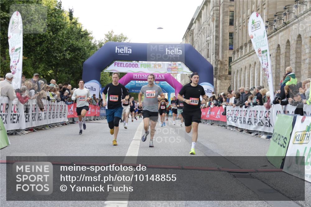 06.09.2026 - CURREX Alsterlauf Yannick Fuchs http://msf.ph/oto/10148855 06.09.2026 09:49:52 Ziel 2180, 2609, 2870, 3063, 3113, 3368, 4112, 4161, 4212, 4428, 4532, 4932, 4954, 5346, 5902, 6010, 6323, 8337 meine-sportfotos.de