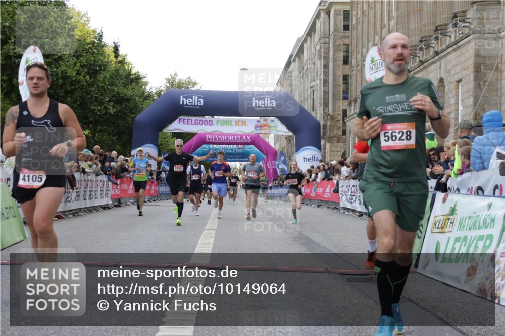 06.09.2026 - CURREX Alsterlauf Yannick Fuchs http://msf.ph/oto/10149064 06.09.2026 09:50:05 Ziel 2020, 2094, 2639, 2814, 2823, 3492, 3739, 4105, 4142, 4393, 4951, 5316, 5628, 5744, 5834, 6157, 6428, 6475 meine-sportfotos.de