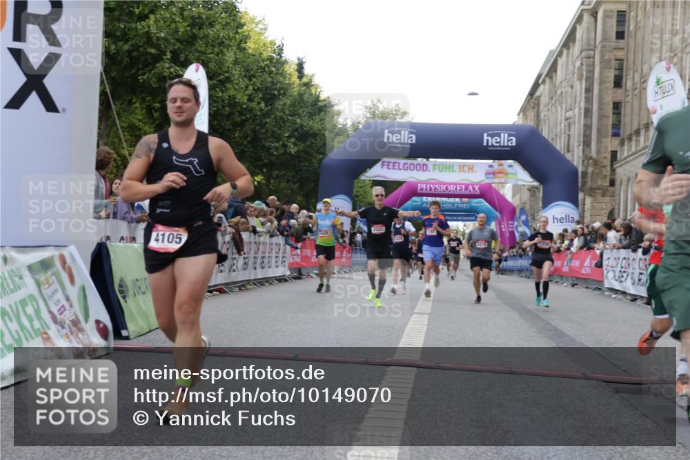 06.09.2026 - CURREX Alsterlauf Yannick Fuchs http://msf.ph/oto/10149070 06.09.2026 09:50:05 Ziel 2020, 2094, 2639, 2814, 2823, 3492, 3739, 4105, 4142, 4393, 4951, 5316, 5628, 5744, 5834, 6157, 6428, 6475 meine-sportfotos.de