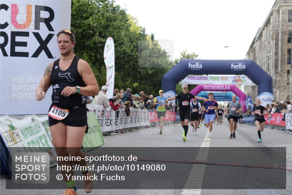 06.09.2026 - CURREX Alsterlauf Yannick Fuchs http://msf.ph/oto/10149080 06.09.2026 09:50:05 Ziel 2020, 2094, 2639, 2814, 2823, 3492, 3739, 4105, 4142, 4393, 4951, 5316, 5628, 5744, 5834, 6157, 6428, 6475 meine-sportfotos.de