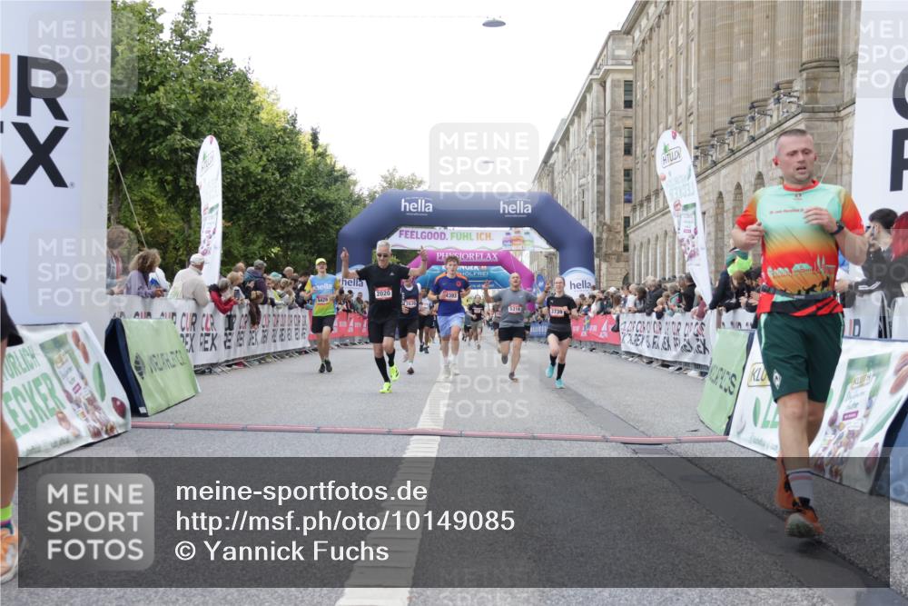 06.09.2026 - CURREX Alsterlauf Yannick Fuchs http://msf.ph/oto/10149085 06.09.2026 09:50:06 Ziel 2020, 2094, 2639, 2814, 2823, 3492, 3739, 4105, 4142, 4393, 4951, 5316, 5628, 5744, 5834, 6157, 6428 meine-sportfotos.de