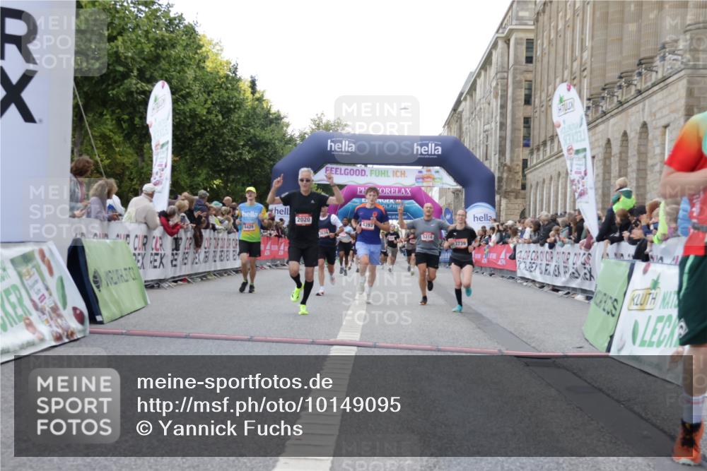 06.09.2026 - CURREX Alsterlauf Yannick Fuchs http://msf.ph/oto/10149095 06.09.2026 09:50:06 Ziel 2020, 2094, 2639, 2814, 2823, 3492, 3739, 4105, 4142, 4393, 4951, 5316, 5628, 5744, 5834, 6157, 6428 meine-sportfotos.de