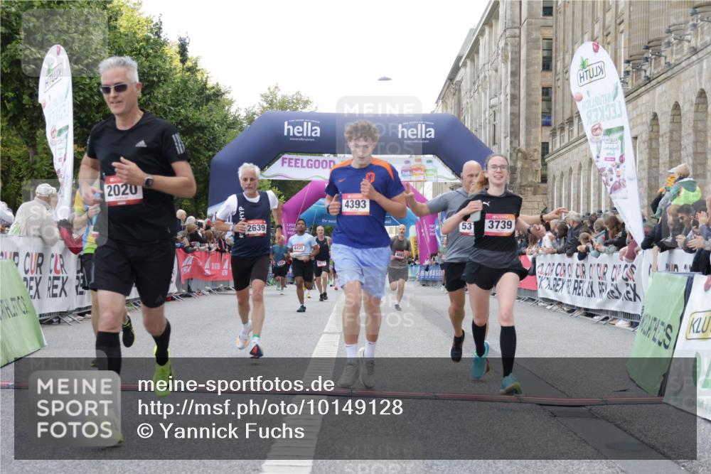 06.09.2026 - CURREX Alsterlauf Yannick Fuchs http://msf.ph/oto/10149128 06.09.2026 09:50:08 Ziel 2020, 2639, 3739, 4083, 4101, 4105, 4393, 4435, 5316, 5628, 5744, 5834, 6157, 6428 meine-sportfotos.de