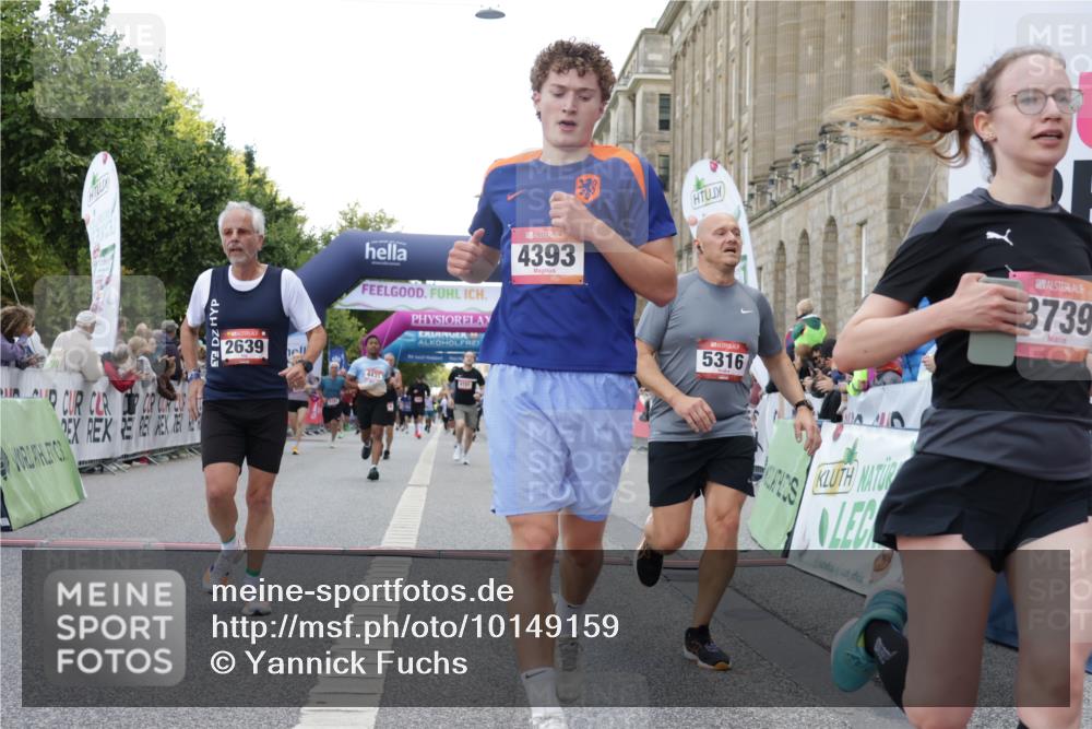 06.09.2026 - CURREX Alsterlauf Yannick Fuchs http://msf.ph/oto/10149159 06.09.2026 09:50:09 Ziel 2020, 2256, 2639, 3739, 4083, 4101, 4105, 4393, 4435, 5191, 5316, 5628, 5744, 5834, 6157, 6274, 6428 meine-sportfotos.de
