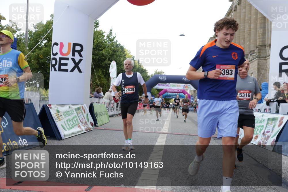 06.09.2026 - CURREX Alsterlauf Yannick Fuchs http://msf.ph/oto/10149163 06.09.2026 09:50:10 Ziel 2020, 2256, 2639, 3739, 4083, 4101, 4105, 4393, 4435, 5191, 5316, 5628, 5744, 5834, 5981, 6077, 6274, 6428 meine-sportfotos.de