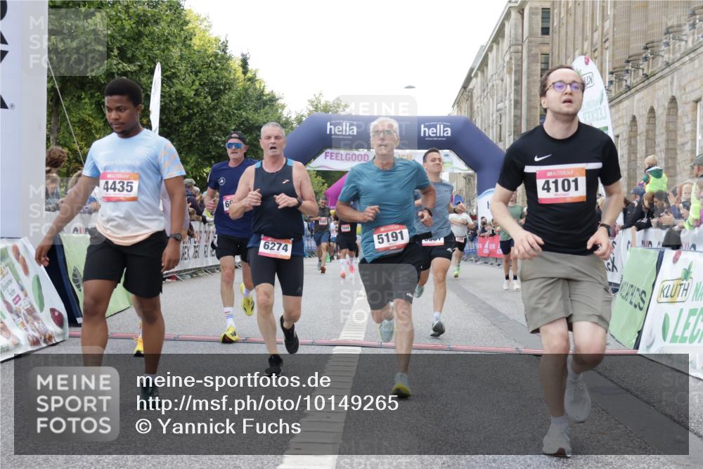 06.09.2026 - CURREX Alsterlauf Yannick Fuchs http://msf.ph/oto/10149265 06.09.2026 09:50:14 Ziel 2020, 2256, 2639, 2720, 3455, 3488, 3739, 4083, 4101, 4393, 4435, 4541, 5191, 5264, 5316, 5326, 5949, 5981, 6077, 6274, 6428 meine-sportfotos.de