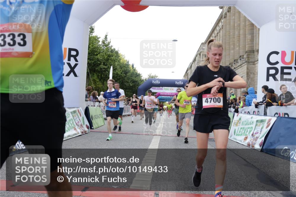 06.09.2026 - CURREX Alsterlauf Yannick Fuchs http://msf.ph/oto/10149433 06.09.2026 09:50:23 Ziel 2453, 2720, 2878, 3044, 3333, 3455, 3475, 3488, 4541, 4568, 4700, 4840, 5006, 5264, 5326, 5631, 5949, 6248, 8156, 8256, 8278 meine-sportfotos.de