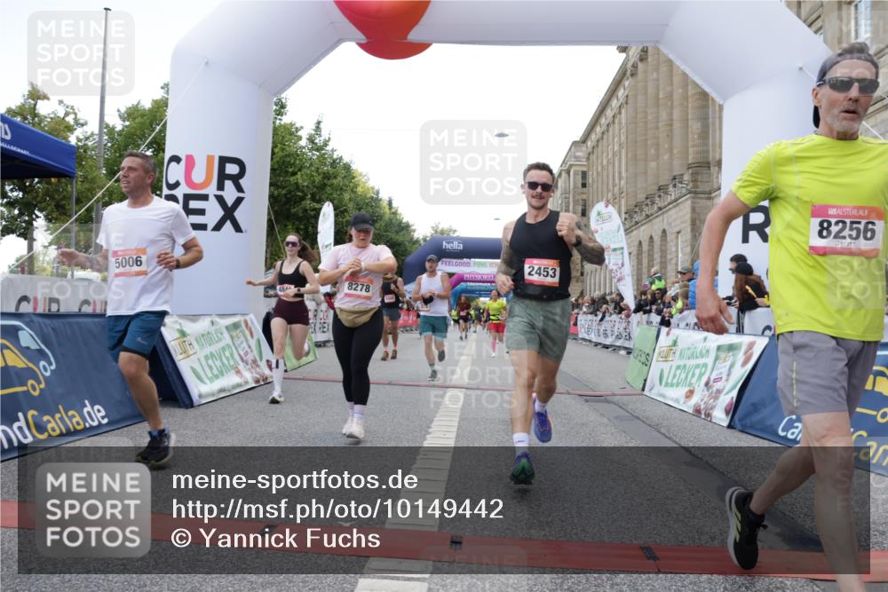 06.09.2026 - CURREX Alsterlauf Yannick Fuchs http://msf.ph/oto/10149442 06.09.2026 09:50:24 Ziel 2453, 2720, 2878, 3044, 3333, 3455, 3475, 3488, 4541, 4568, 4700, 4755, 4840, 5006, 5264, 5326, 5631, 5949, 6248, 8156, 8256, 8278 meine-sportfotos.de