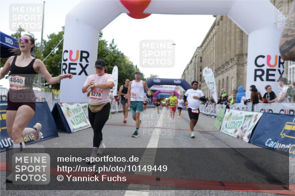 06.09.2026 - CURREX Alsterlauf Yannick Fuchs http://msf.ph/oto/10149449 06.09.2026 09:50:26 Ziel 2411, 2453, 2878, 3044, 3333, 3455, 3475, 4568, 4700, 4755, 4840, 5006, 5264, 5326, 5631, 5946, 5949, 6248, 6427, 8156, 8256, 8278 meine-sportfotos.de