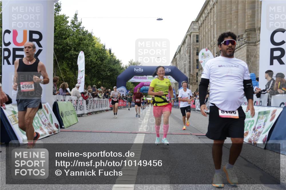06.09.2026 - CURREX Alsterlauf Yannick Fuchs http://msf.ph/oto/10149456 06.09.2026 09:50:27 Ziel 2411, 2453, 2878, 3044, 3333, 3475, 4568, 4700, 4755, 4840, 5006, 5631, 5946, 6248, 6427, 8156, 8256, 8278 meine-sportfotos.de