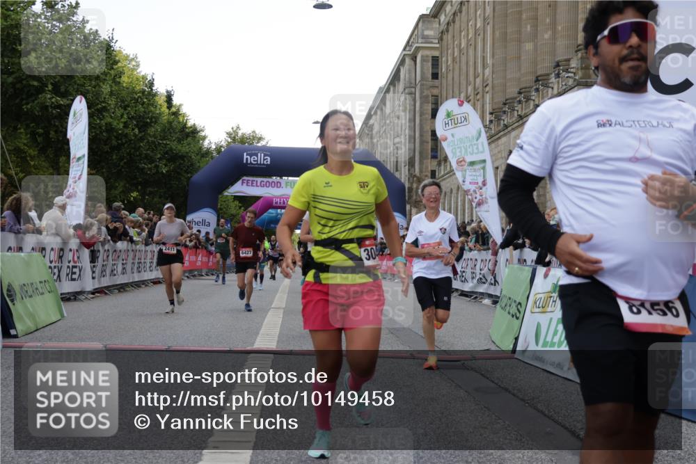 06.09.2026 - CURREX Alsterlauf Yannick Fuchs http://msf.ph/oto/10149458 06.09.2026 09:50:28 Ziel 2411, 2453, 2506, 2878, 3044, 3475, 4568, 4700, 4755, 4840, 5006, 5299, 5631, 5946, 6427, 8156, 8256, 8278 meine-sportfotos.de