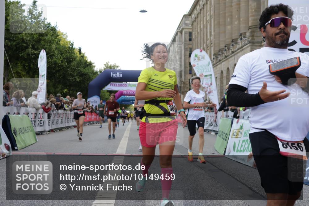 06.09.2026 - CURREX Alsterlauf Yannick Fuchs http://msf.ph/oto/10149459 06.09.2026 09:50:28 Ziel 2411, 2453, 2506, 2878, 3044, 3475, 4568, 4700, 4755, 4840, 5006, 5299, 5631, 5946, 6427, 8156, 8256, 8278 meine-sportfotos.de