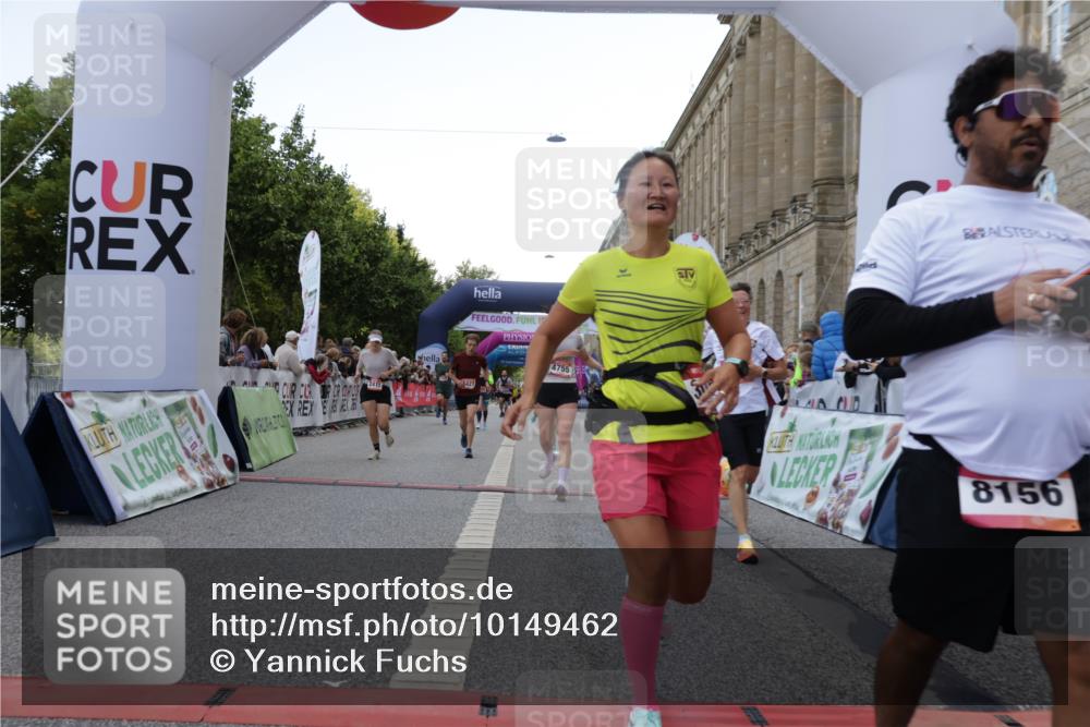 06.09.2026 - CURREX Alsterlauf Yannick Fuchs http://msf.ph/oto/10149462 06.09.2026 09:50:28 Ziel 2411, 2453, 2506, 2878, 3044, 3475, 4568, 4700, 4755, 4840, 5006, 5299, 5631, 5946, 6427, 8156, 8256, 8278 meine-sportfotos.de