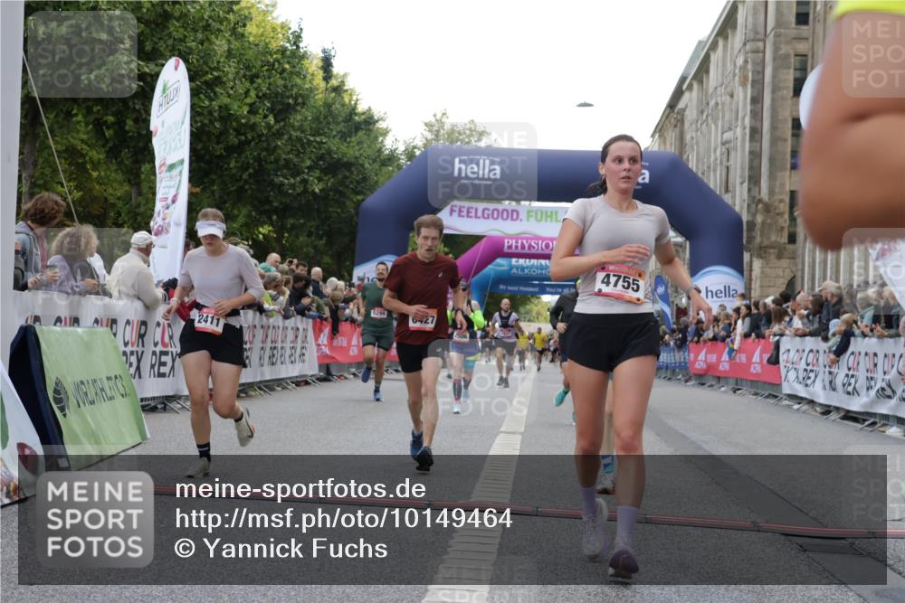 06.09.2026 - CURREX Alsterlauf Yannick Fuchs http://msf.ph/oto/10149464 06.09.2026 09:50:29 Ziel 2411, 2453, 2506, 2878, 3044, 3475, 4568, 4755, 4840, 4897, 5006, 5299, 5631, 5946, 6427, 8156, 8256, 8278 meine-sportfotos.de