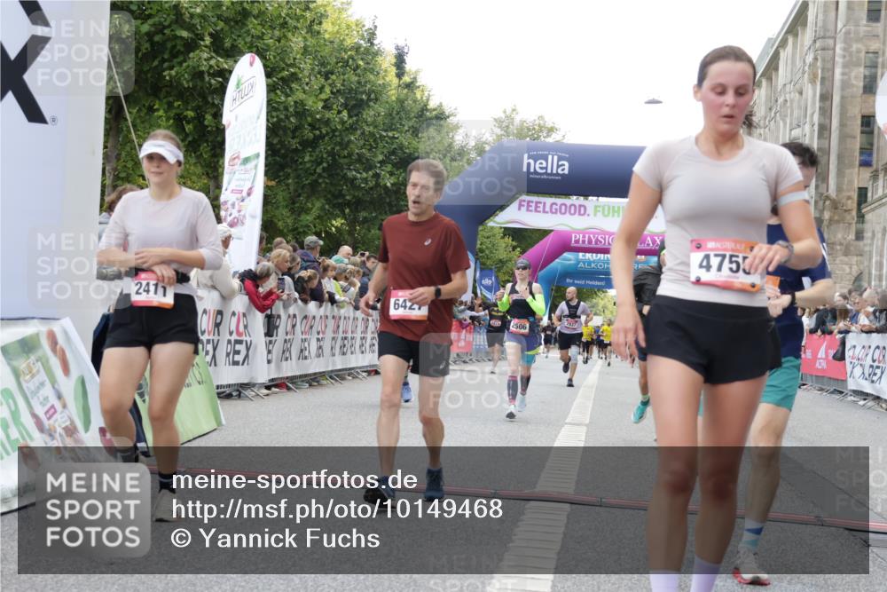 06.09.2026 - CURREX Alsterlauf Yannick Fuchs http://msf.ph/oto/10149468 06.09.2026 09:50:30 Ziel 2411, 2453, 2506, 2878, 3044, 3475, 4568, 4755, 4840, 4897, 5006, 5299, 5631, 5946, 6427, 8156, 8256, 8278 meine-sportfotos.de