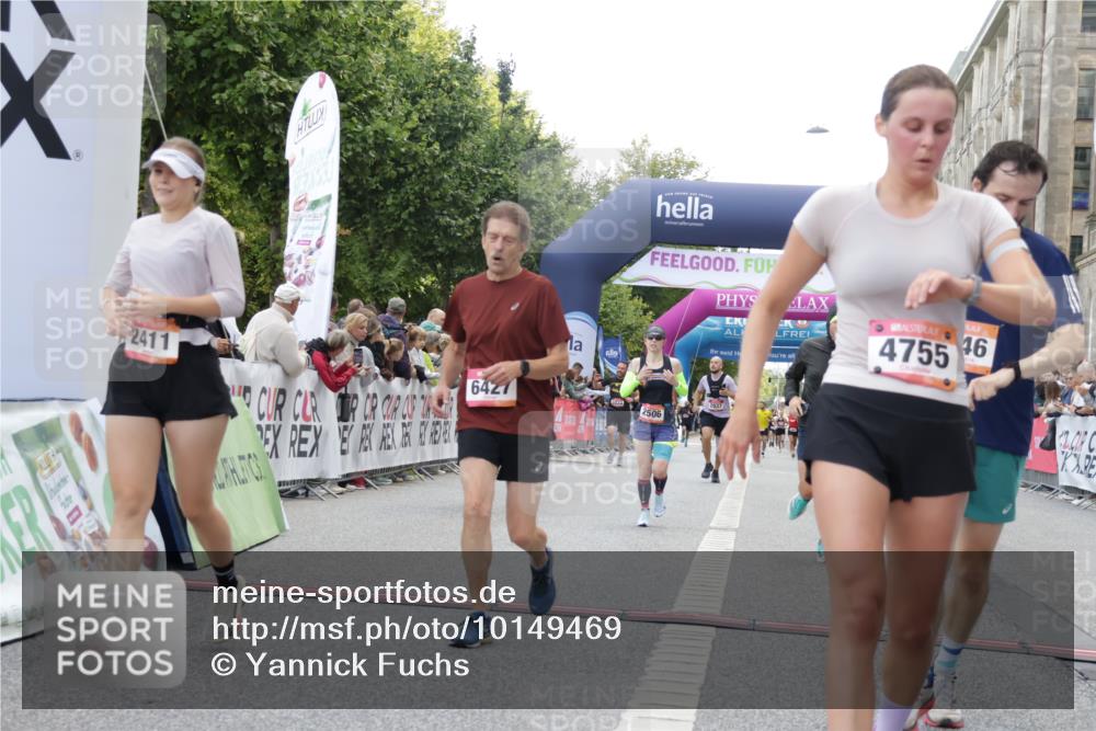 06.09.2026 - CURREX Alsterlauf Yannick Fuchs http://msf.ph/oto/10149469 06.09.2026 09:50:30 Ziel 2411, 2453, 2506, 2878, 3044, 3475, 4568, 4755, 4840, 4897, 5006, 5299, 5631, 5946, 6427, 8156, 8256, 8278 meine-sportfotos.de
