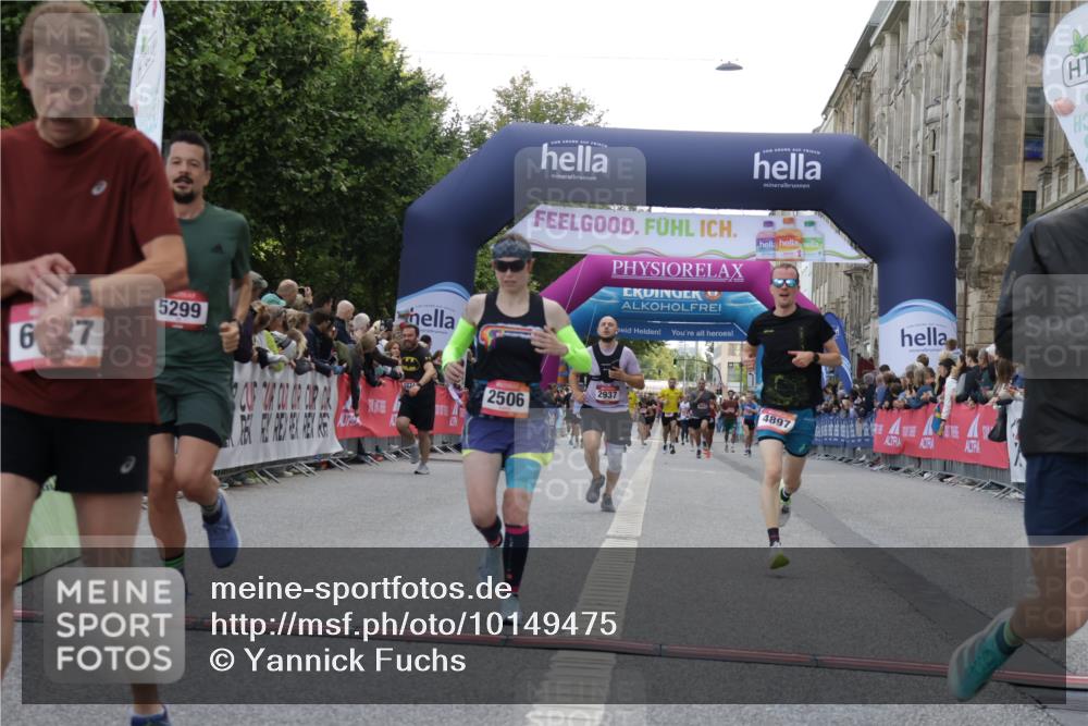 06.09.2026 - CURREX Alsterlauf Yannick Fuchs http://msf.ph/oto/10149475 06.09.2026 09:50:32 Ziel 2411, 2506, 2878, 2937, 3044, 4568, 4755, 4897, 5299, 5631, 5946, 6427, 8156 meine-sportfotos.de