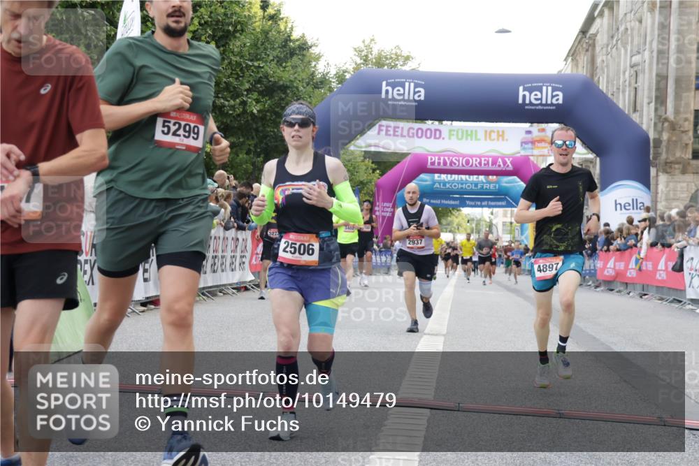 06.09.2026 - CURREX Alsterlauf Yannick Fuchs http://msf.ph/oto/10149479 06.09.2026 09:50:33 Ziel 2411, 2506, 2937, 3044, 4568, 4755, 4897, 5274, 5299, 5631, 5946, 6427 meine-sportfotos.de