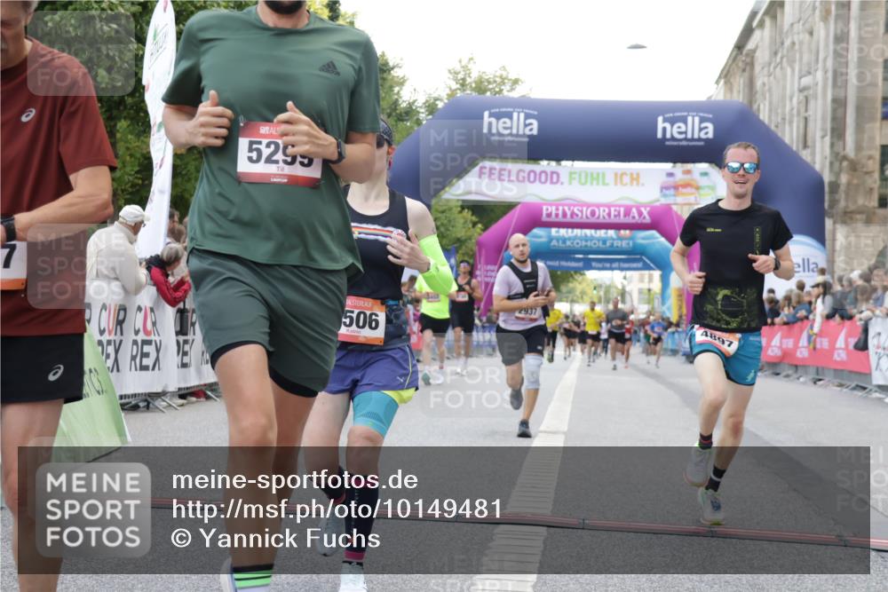 06.09.2026 - CURREX Alsterlauf Yannick Fuchs http://msf.ph/oto/10149481 06.09.2026 09:50:34 Ziel 2411, 2506, 2937, 3044, 3402, 4755, 4897, 5274, 5299, 5631, 5946, 6427 meine-sportfotos.de