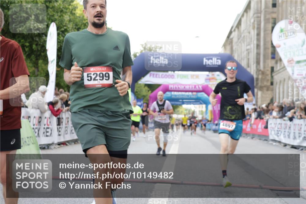 06.09.2026 - CURREX Alsterlauf Yannick Fuchs http://msf.ph/oto/10149482 06.09.2026 09:50:34 Ziel 2411, 2506, 2937, 3044, 3402, 4755, 4897, 5274, 5299, 5631, 5946, 6427 meine-sportfotos.de