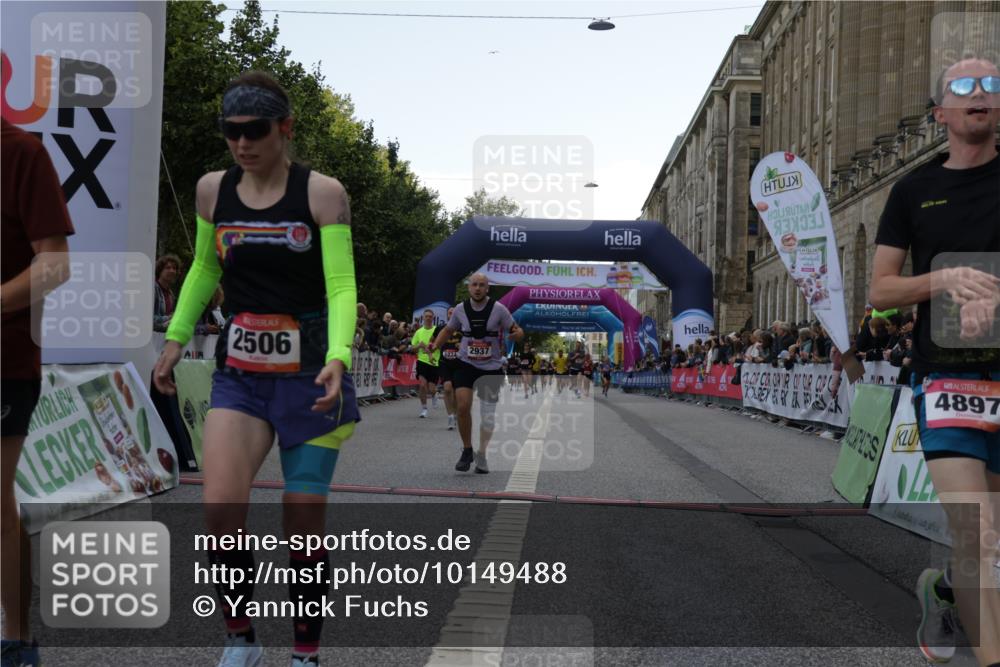 06.09.2026 - CURREX Alsterlauf Yannick Fuchs http://msf.ph/oto/10149488 06.09.2026 09:50:35 Ziel 2411, 2506, 2937, 3402, 4755, 4897, 5274, 5299, 5631, 5946, 6427, 8160 meine-sportfotos.de