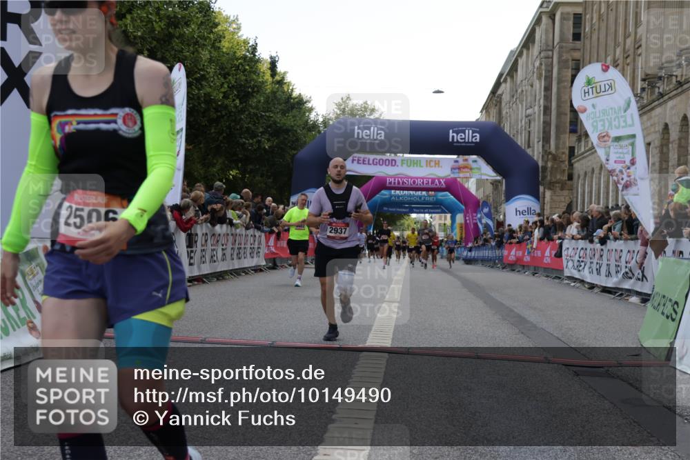 06.09.2026 - CURREX Alsterlauf Yannick Fuchs http://msf.ph/oto/10149490 06.09.2026 09:50:36 Ziel 2411, 2506, 2937, 3402, 4755, 4897, 5274, 5299, 5946, 6427, 8160 meine-sportfotos.de