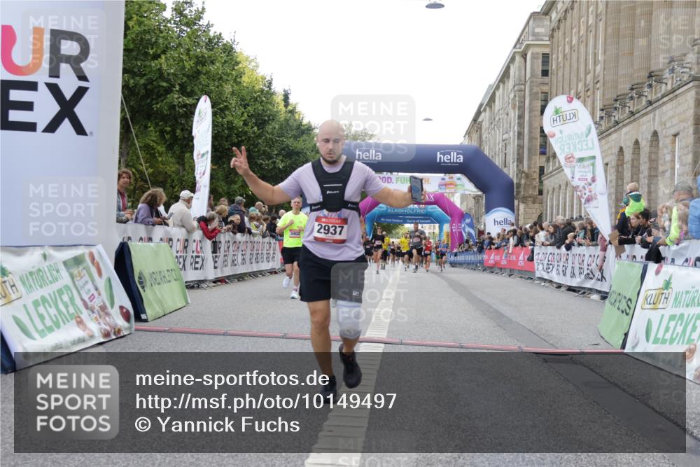 06.09.2026 - CURREX Alsterlauf Yannick Fuchs http://msf.ph/oto/10149497 06.09.2026 09:50:37 Ziel 2411, 2506, 2937, 3402, 4022, 4897, 5274, 5299, 5946, 6427, 8160 meine-sportfotos.de