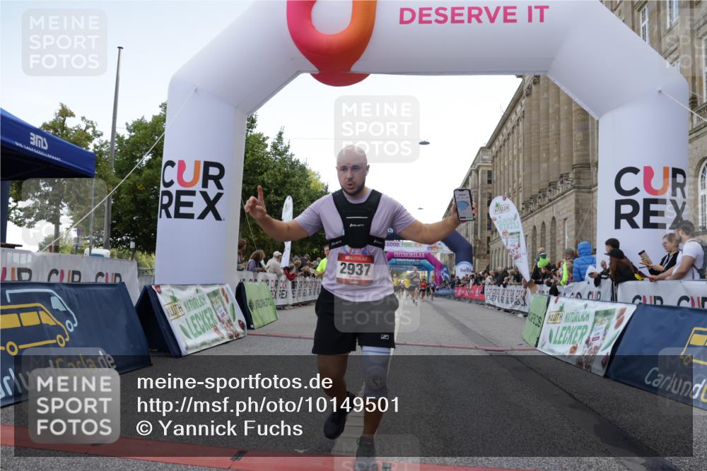 06.09.2026 - CURREX Alsterlauf Yannick Fuchs http://msf.ph/oto/10149501 06.09.2026 09:50:38 Ziel 2506, 2937, 3402, 4022, 4897, 5274, 5299, 8160 meine-sportfotos.de
