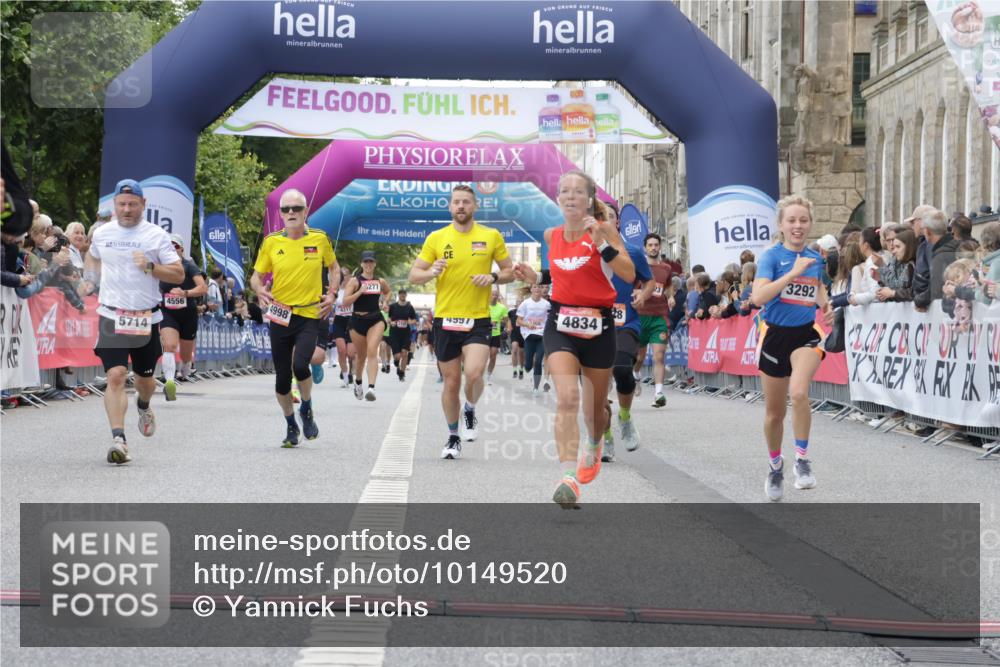 06.09.2026 - CURREX Alsterlauf Yannick Fuchs http://msf.ph/oto/10149520 06.09.2026 09:50:44 Ziel 3292, 3402, 4022, 4548, 4556, 4834, 4997, 4998, 5178, 5274, 5282, 5714, 8160 meine-sportfotos.de