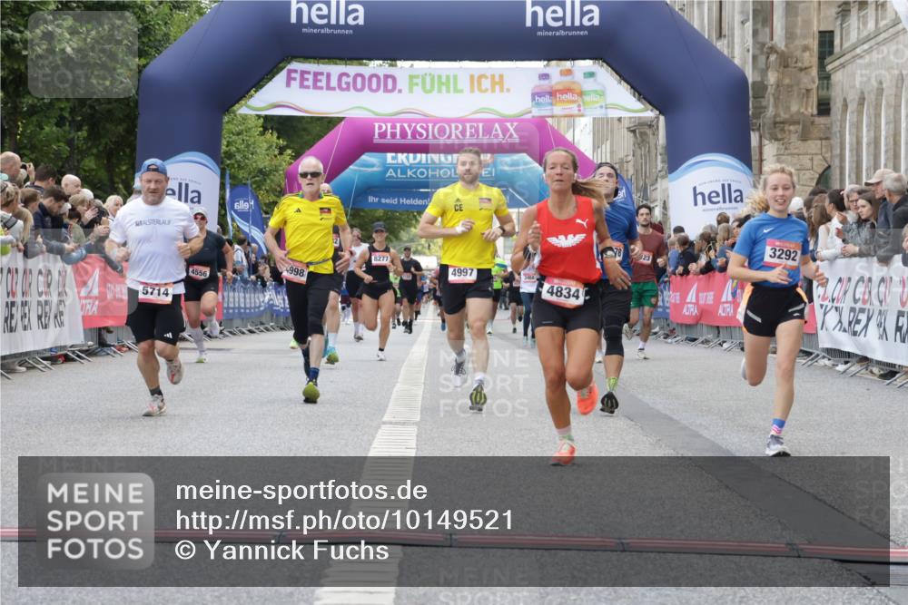 06.09.2026 - CURREX Alsterlauf Yannick Fuchs http://msf.ph/oto/10149521 06.09.2026 09:50:44 Ziel 3292, 3402, 4022, 4548, 4556, 4834, 4997, 4998, 5178, 5274, 5282, 5714, 8160 meine-sportfotos.de