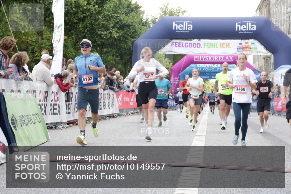 06.09.2026 - CURREX Alsterlauf Yannick Fuchs http://msf.ph/oto/10149557 06.09.2026 09:50:52 Ziel 2008, 2594, 2803, 3073, 3152, 3292, 3423, 3468, 3498, 4070, 4317, 4371, 4556, 4834, 4997, 4998, 5101, 5102, 5178, 5282, 5480, 5714, 6182, 8277 meine-sportfotos.de