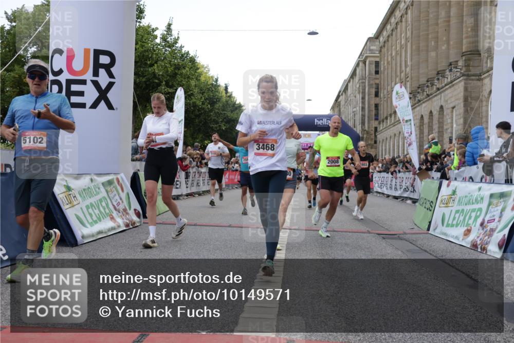 06.09.2026 - CURREX Alsterlauf Yannick Fuchs http://msf.ph/oto/10149571 06.09.2026 09:50:55 Ziel 2008, 2594, 2803, 3073, 3152, 3423, 3468, 3498, 4070, 4317, 4371, 4556, 4687, 4997, 5101, 5102, 5282, 5480, 6182, 6277, 8277 meine-sportfotos.de