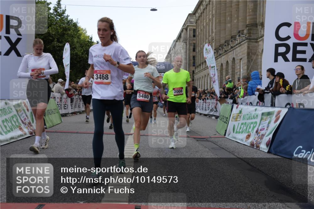 06.09.2026 - CURREX Alsterlauf Yannick Fuchs http://msf.ph/oto/10149573 06.09.2026 09:50:55 Ziel 2008, 2594, 2803, 3073, 3152, 3423, 3468, 3498, 4070, 4317, 4371, 4556, 4687, 4997, 5101, 5102, 5282, 5480, 6182, 6277, 8277 meine-sportfotos.de