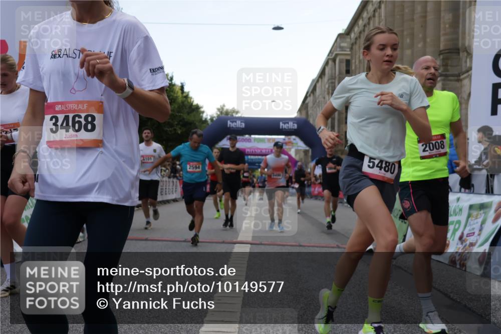06.09.2026 - CURREX Alsterlauf Yannick Fuchs http://msf.ph/oto/10149577 06.09.2026 09:50:56 Ziel 2008, 2594, 2803, 3073, 3152, 3279, 3423, 3468, 3498, 3700, 4070, 4317, 4371, 4687, 5101, 5102, 5282, 5480, 6182, 6277, 8277 meine-sportfotos.de
