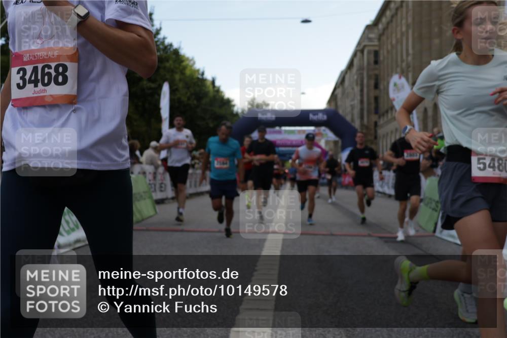 06.09.2026 - CURREX Alsterlauf Yannick Fuchs http://msf.ph/oto/10149578 06.09.2026 09:50:56 Ziel 2008, 2594, 2803, 3073, 3152, 3279, 3423, 3468, 3498, 3700, 4070, 4317, 4371, 4687, 5101, 5102, 5282, 5480, 6182, 6277, 8277 meine-sportfotos.de