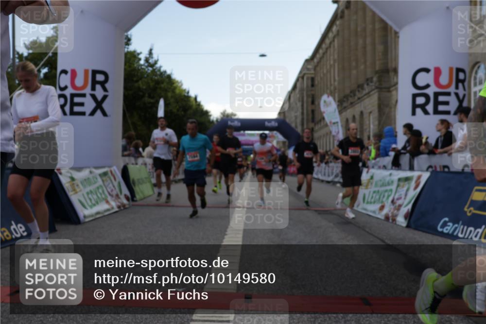 06.09.2026 - CURREX Alsterlauf Yannick Fuchs http://msf.ph/oto/10149580 06.09.2026 09:50:56 Ziel 2008, 2594, 2803, 3073, 3152, 3279, 3423, 3468, 3498, 3700, 4070, 4317, 4371, 4687, 5101, 5102, 5282, 5480, 6182, 6277, 8277 meine-sportfotos.de
