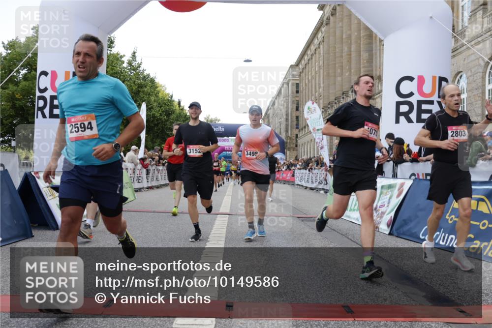 06.09.2026 - CURREX Alsterlauf Yannick Fuchs http://msf.ph/oto/10149586 06.09.2026 09:50:58 Ziel 2008, 2200, 2594, 2803, 3073, 3152, 3279, 3423, 3468, 3498, 3664, 3700, 4070, 4317, 4687, 5101, 5102, 5480, 6182, 6277 meine-sportfotos.de